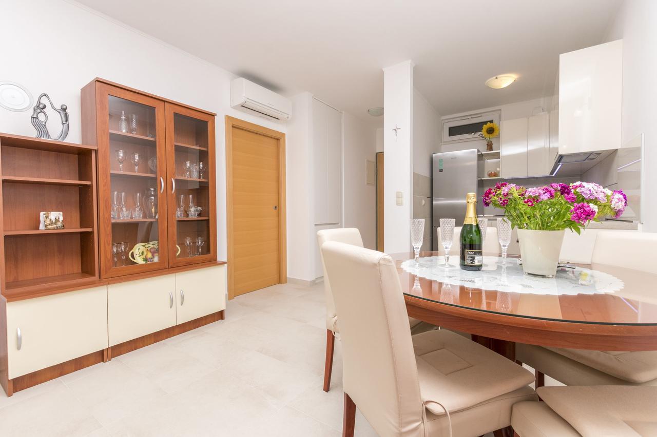 Apartment Ivanka Omis Bagian luar foto